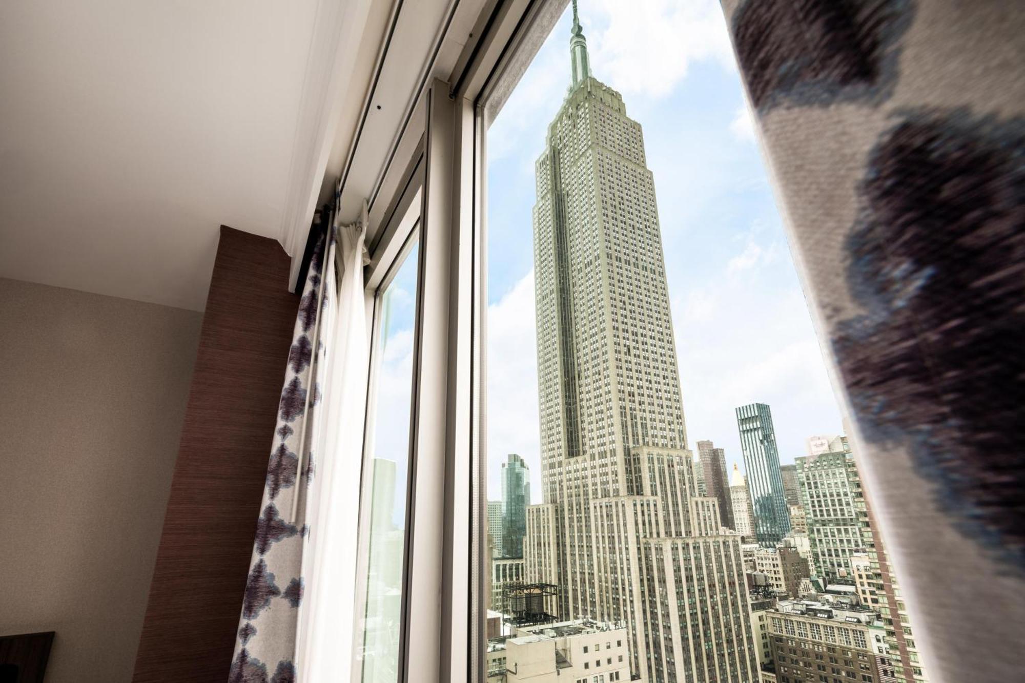 Hilton Garden West 35th Street 3*