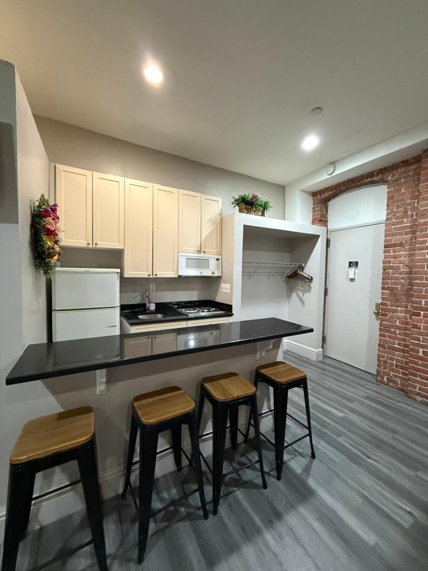 Apartment 31 Street Broadway