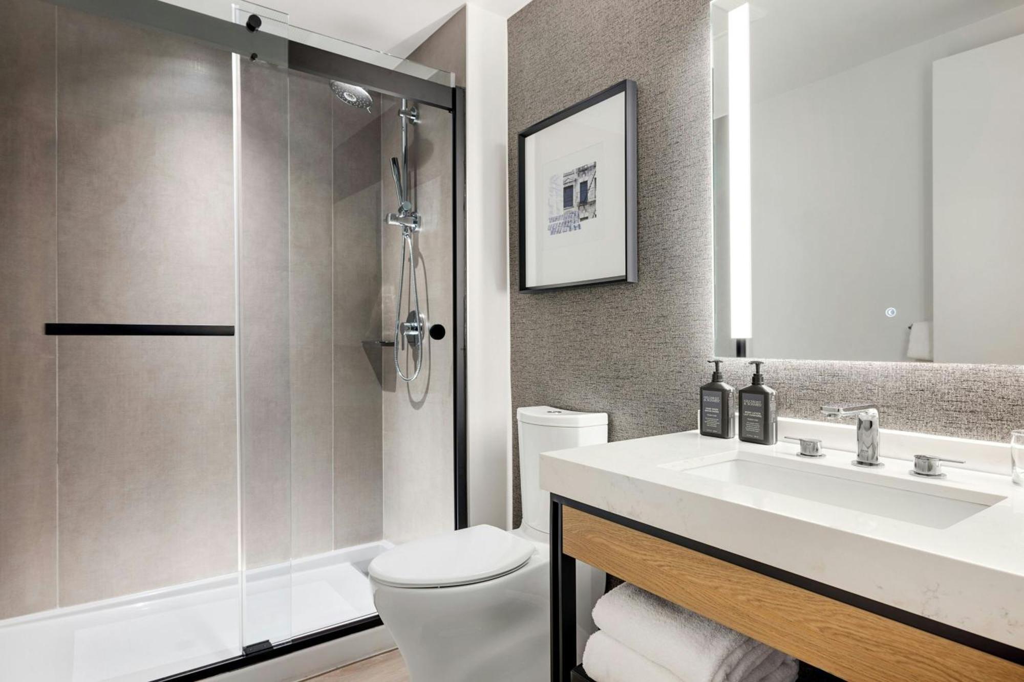 Sheraton Tribeca 4*
