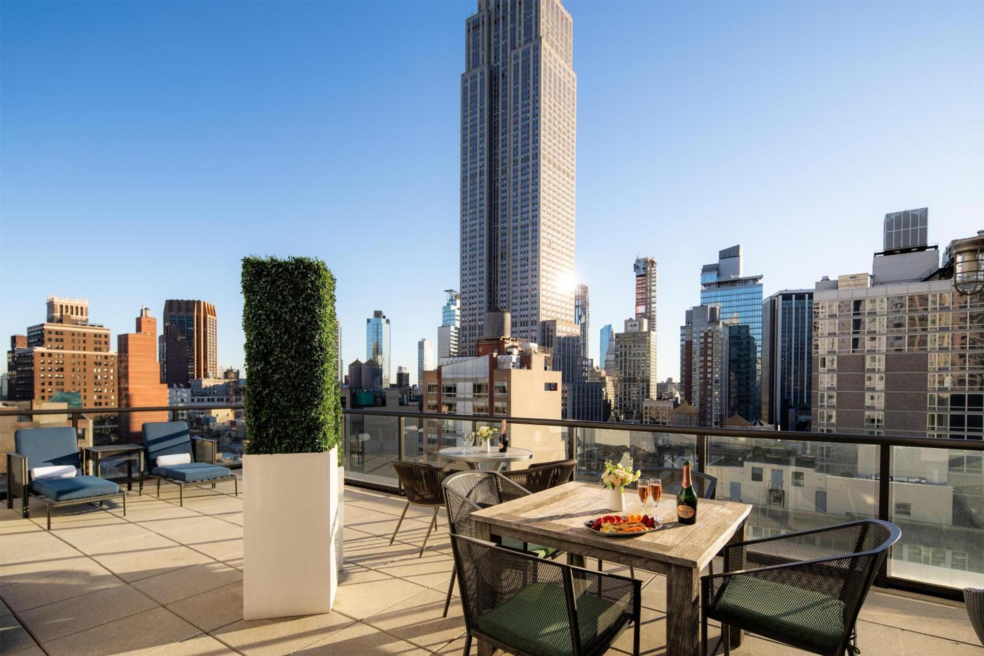 Hotel Embassy By Hilton Manhattan Times Square 4*