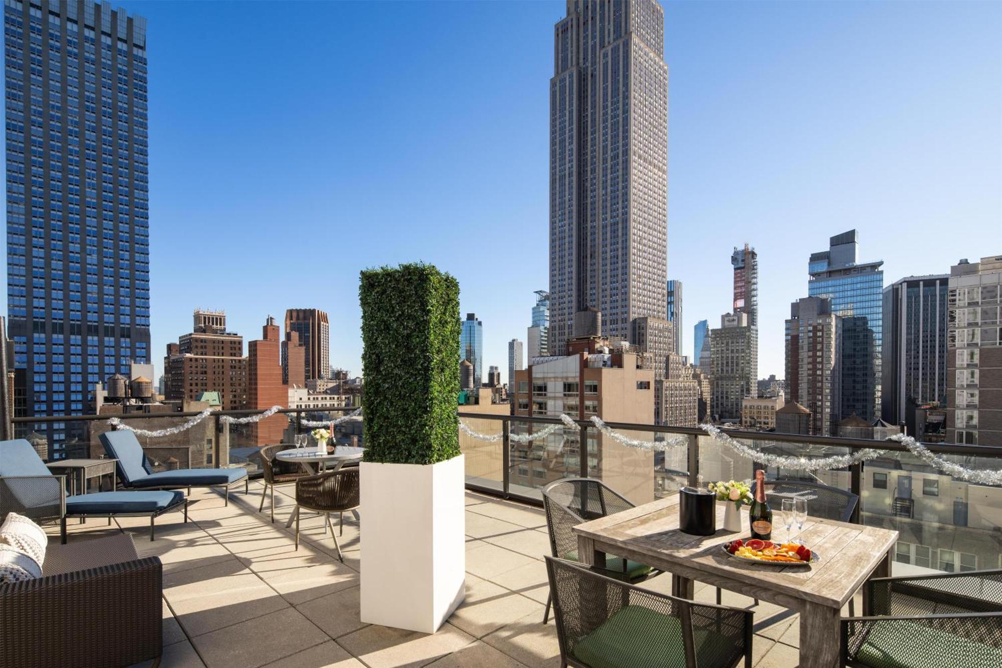 Hotel Embassy By Hilton Manhattan Times Square