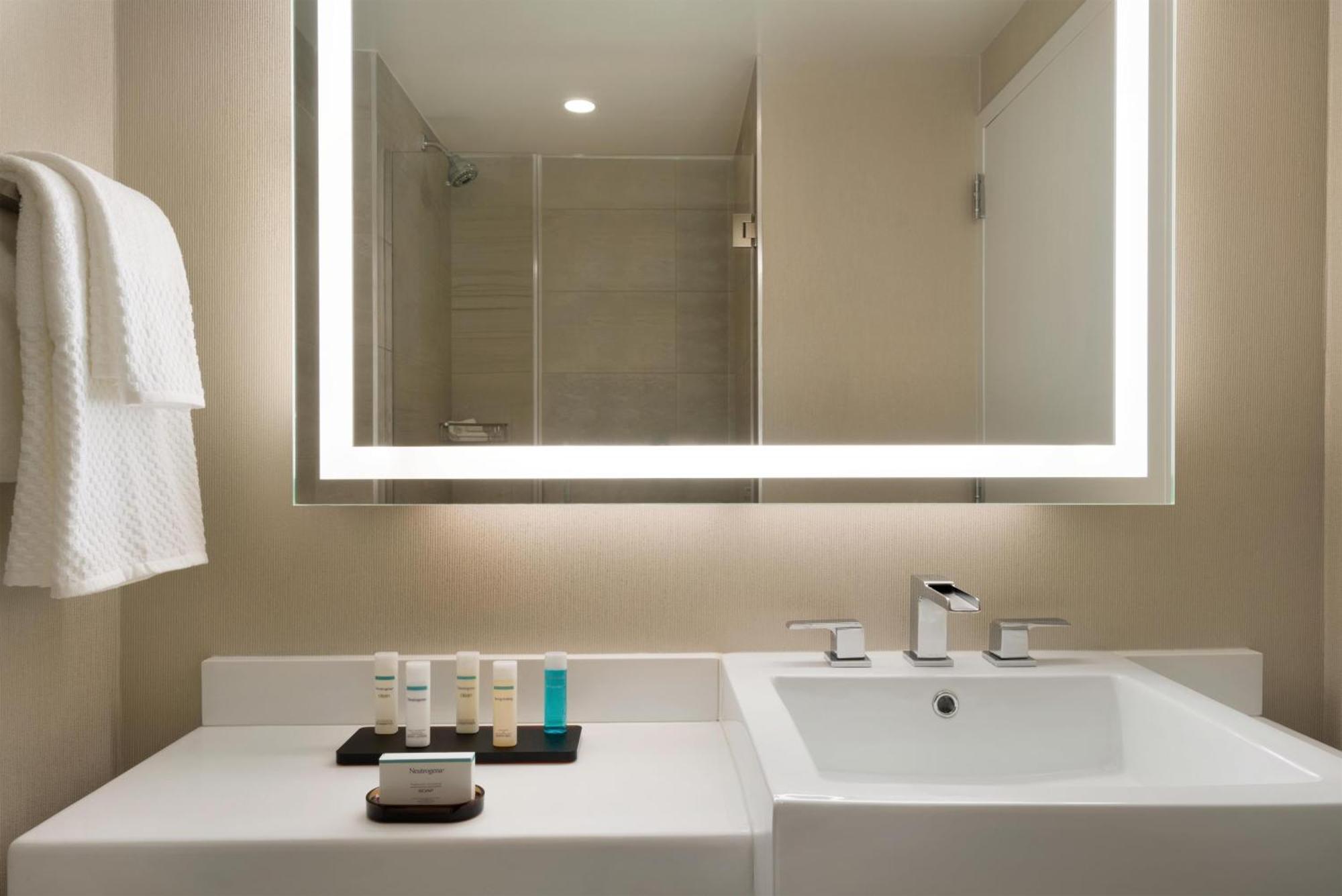 Hotel Embassy By Hilton Manhattan Times Square 4*