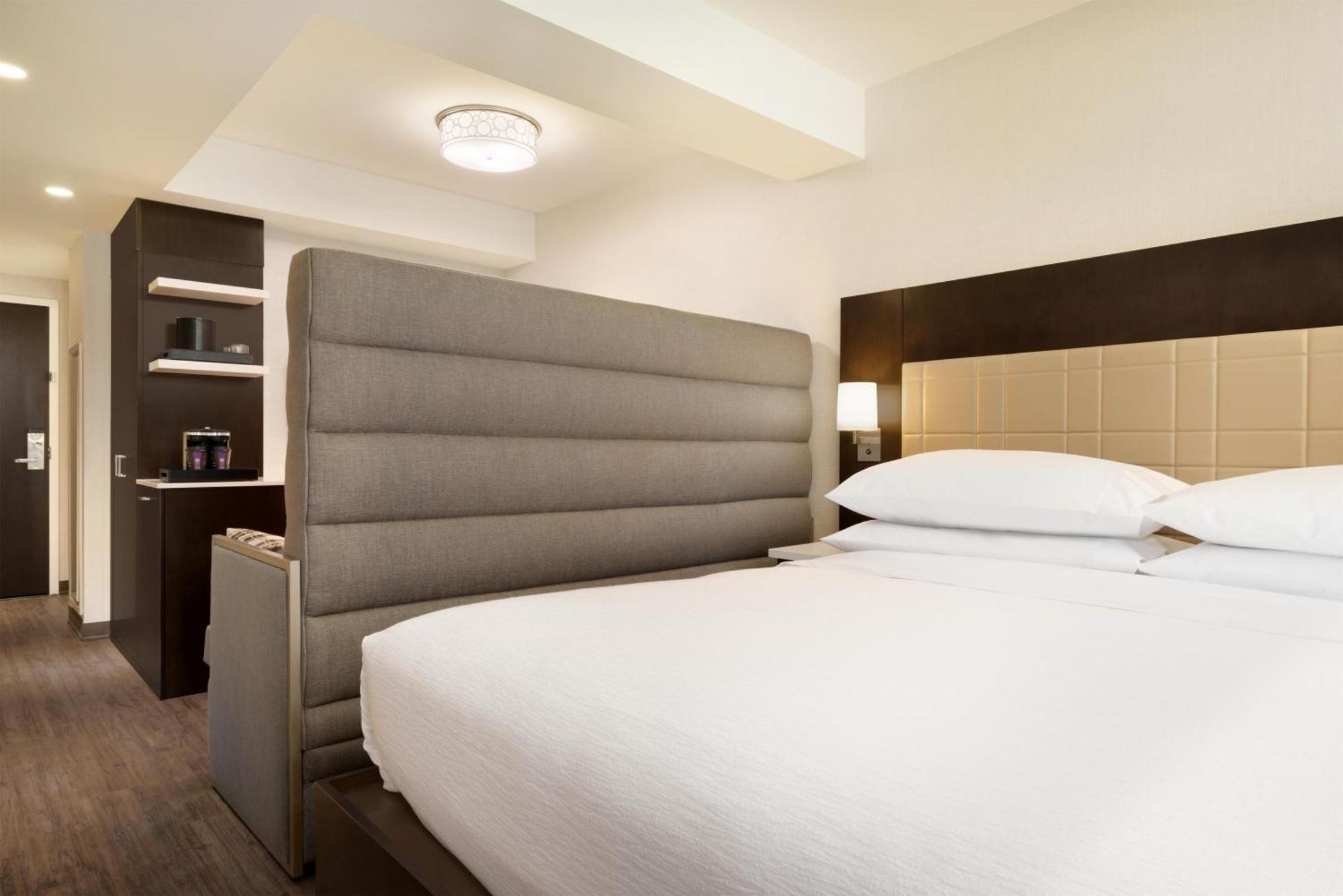 Hotel Embassy By Hilton Manhattan Times Square 4*