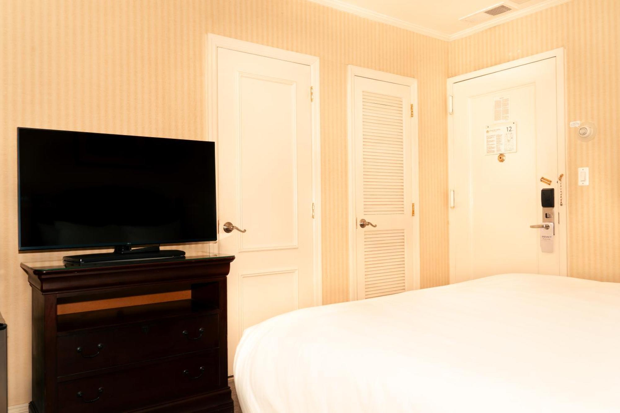 Stanford Hotel 3*