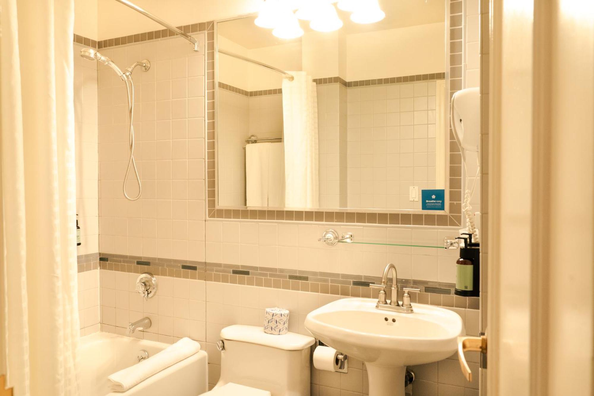 Stanford Hotel 3*