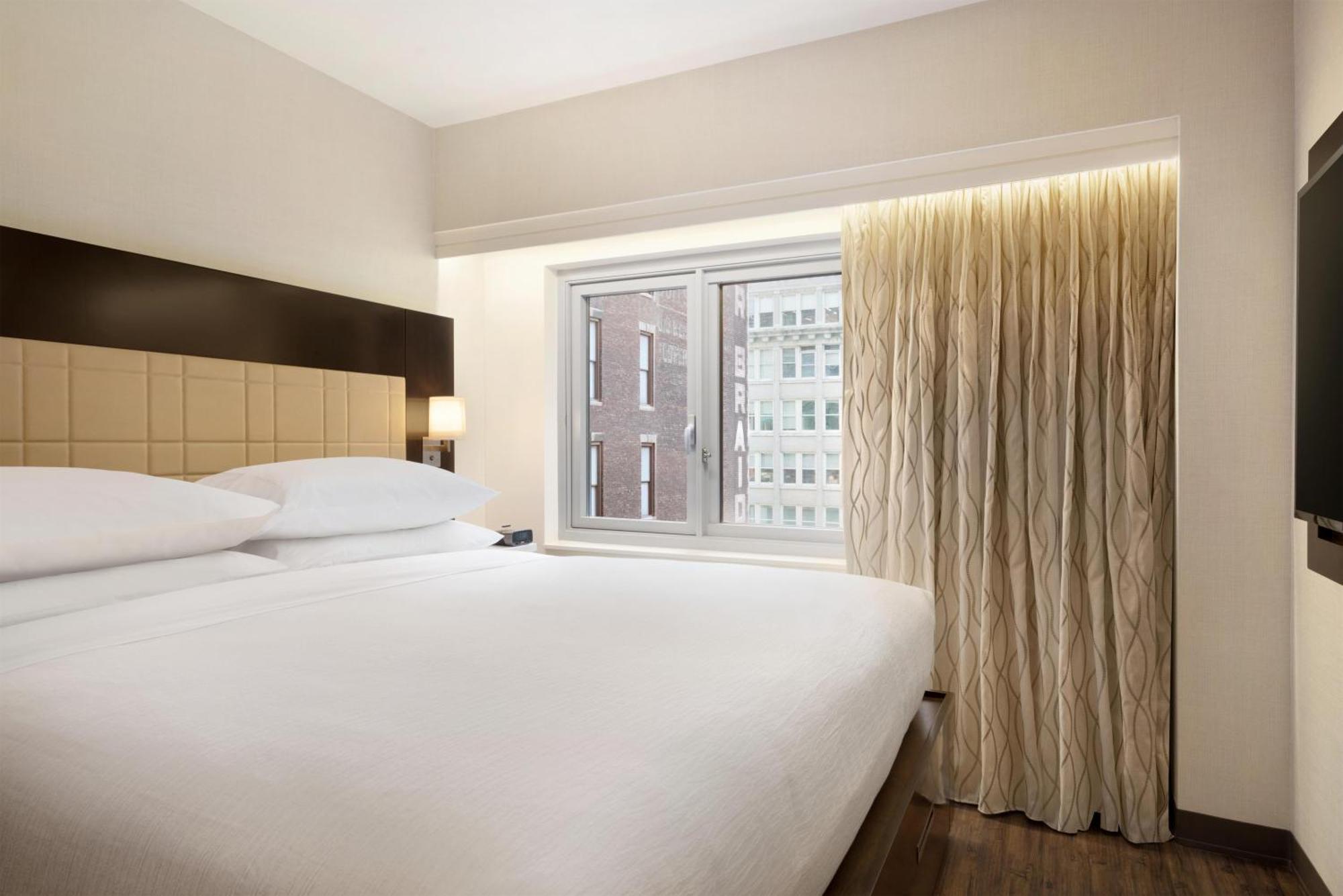 Hotel Embassy By Hilton Manhattan Times Square 4*