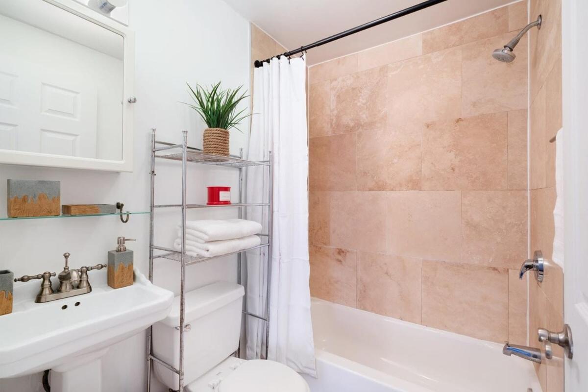 Apartment 1435-3-3 Bedrooms 2bath W D Prime Upper East