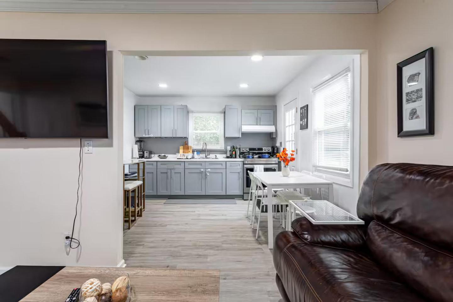 Entire 3bdr W/parking, Backyard, Firepit, Bbq * New York