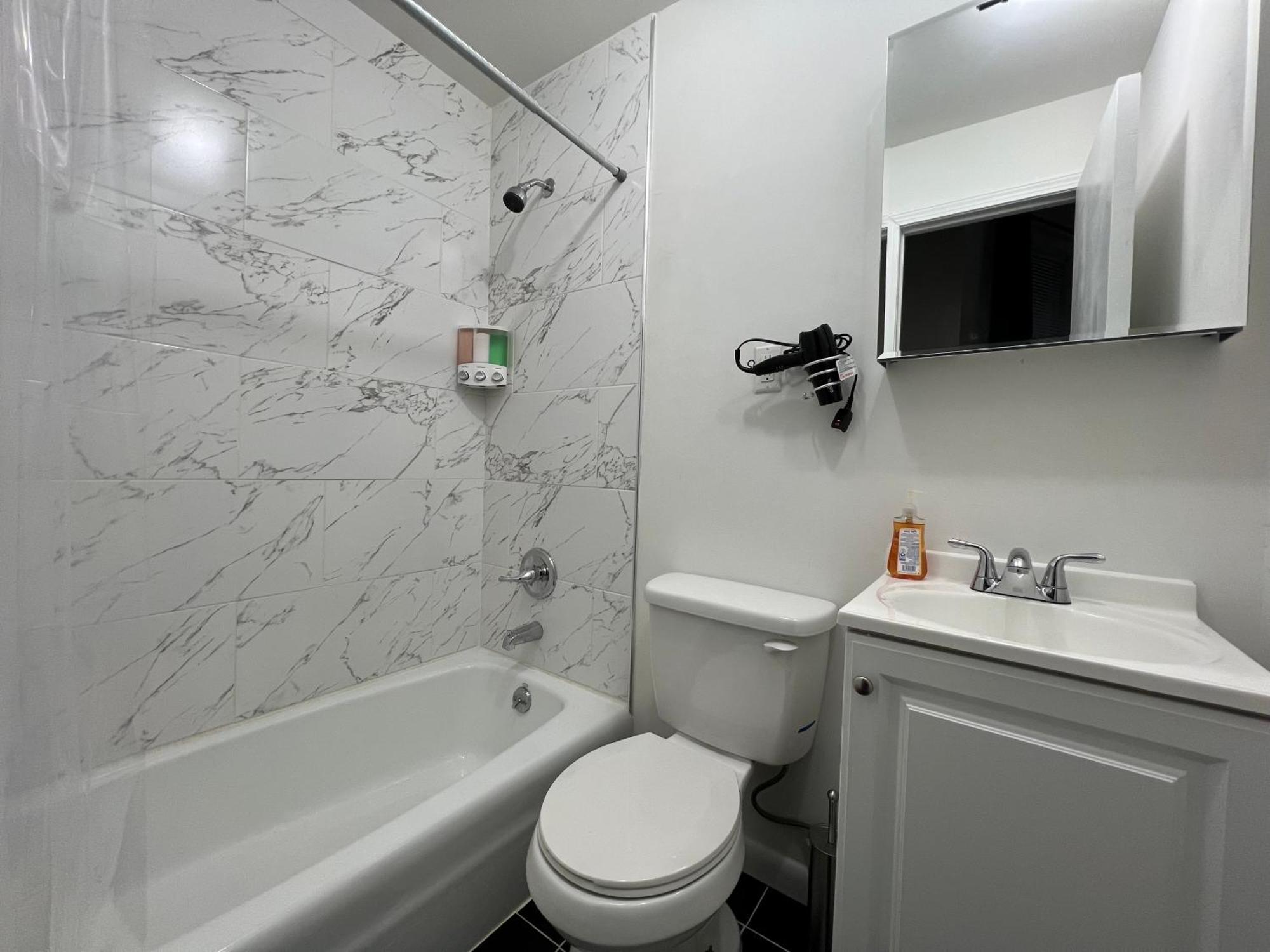 Park Plaza Apartment *