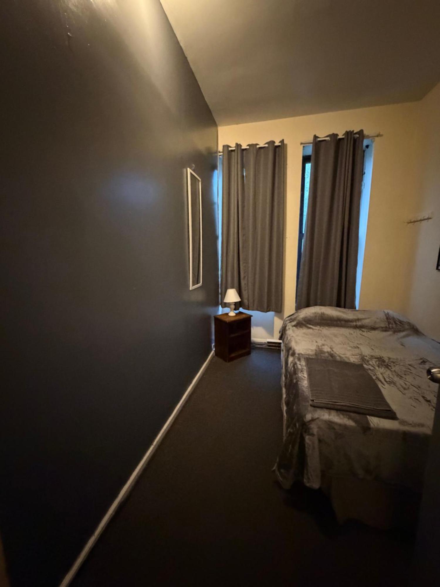 Macaw Hostel *