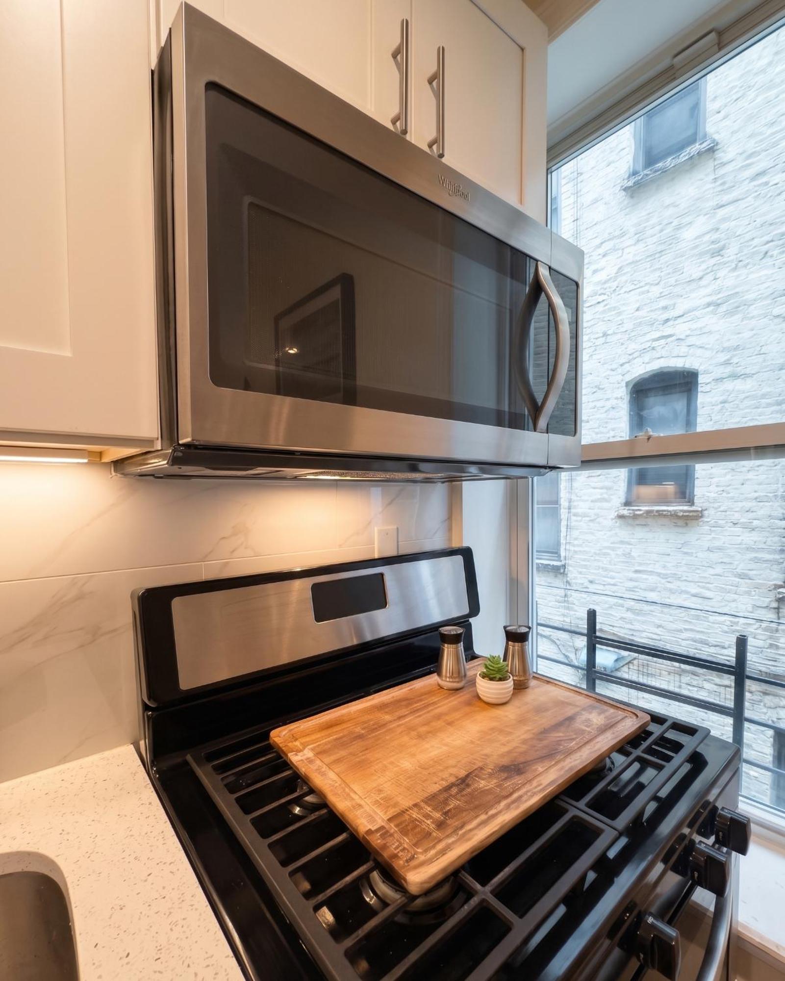 Next To Manhattan 2 Bedrooms - Subway 20 Steps, Manhattan 1 Stop *