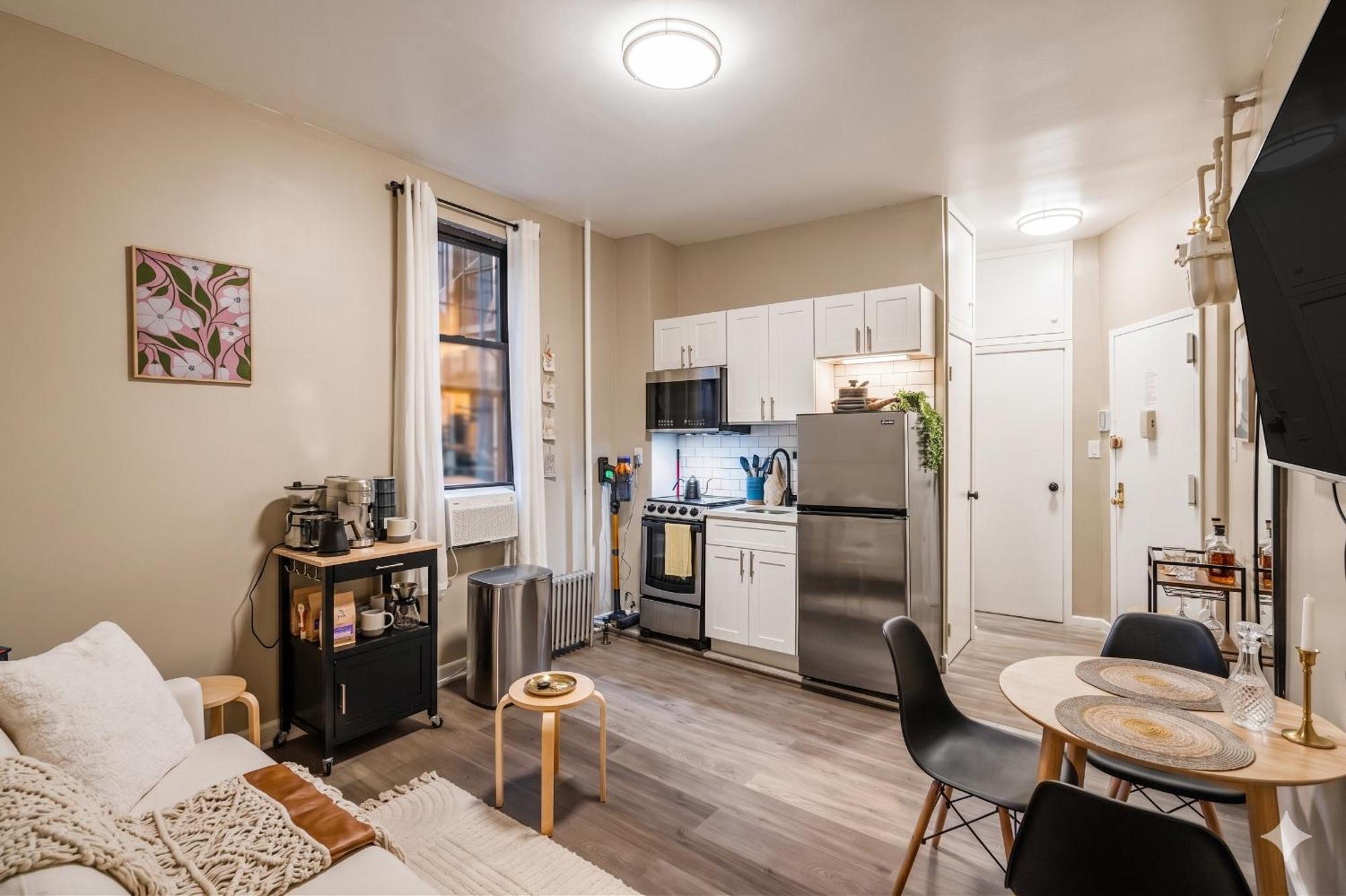 Guest house The Ultimate Nyc Base 1br Near Times Sq & Columbus Circle