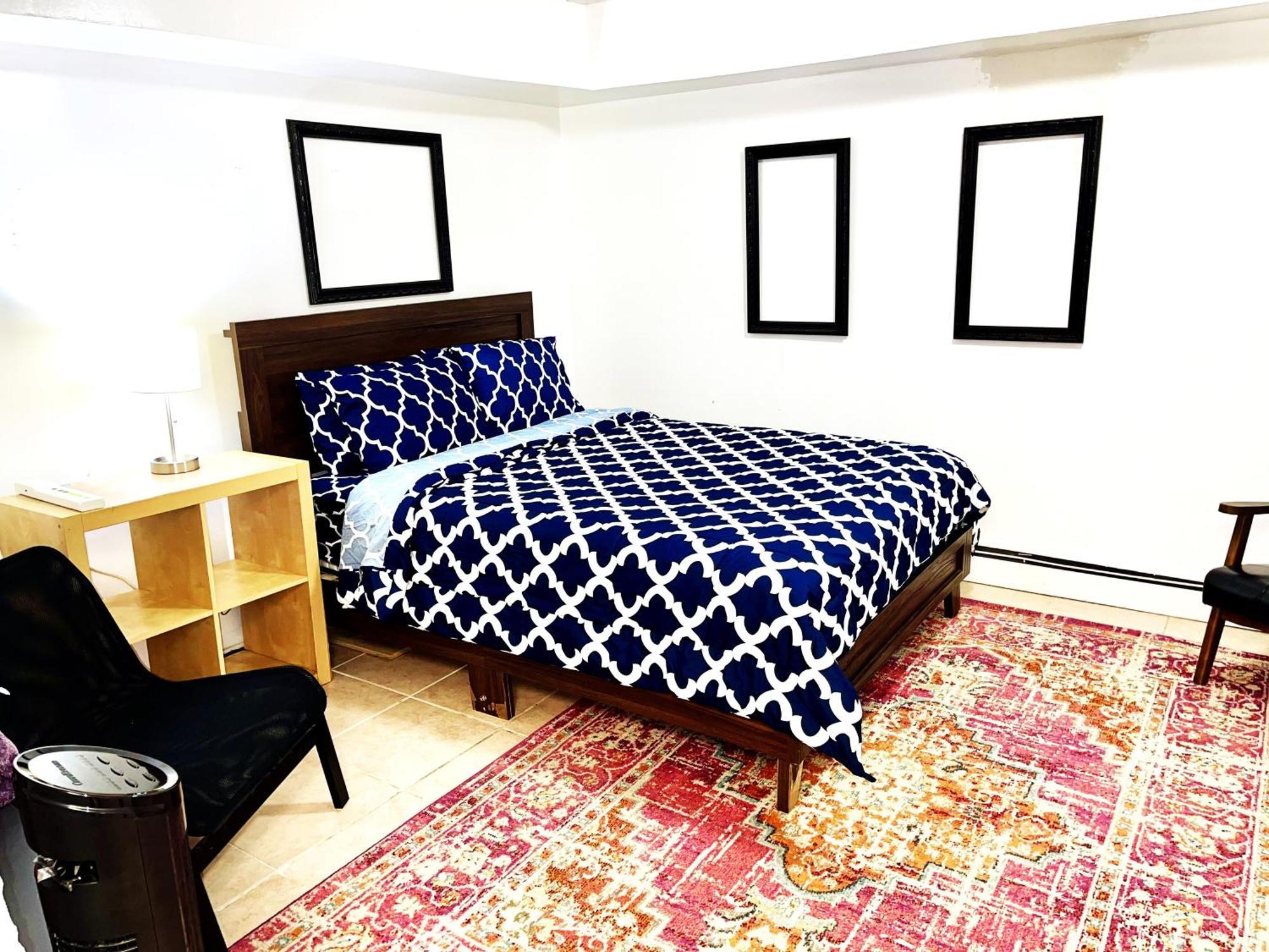 Completely Private 2 Bedroom With Backyard In Lic !!!