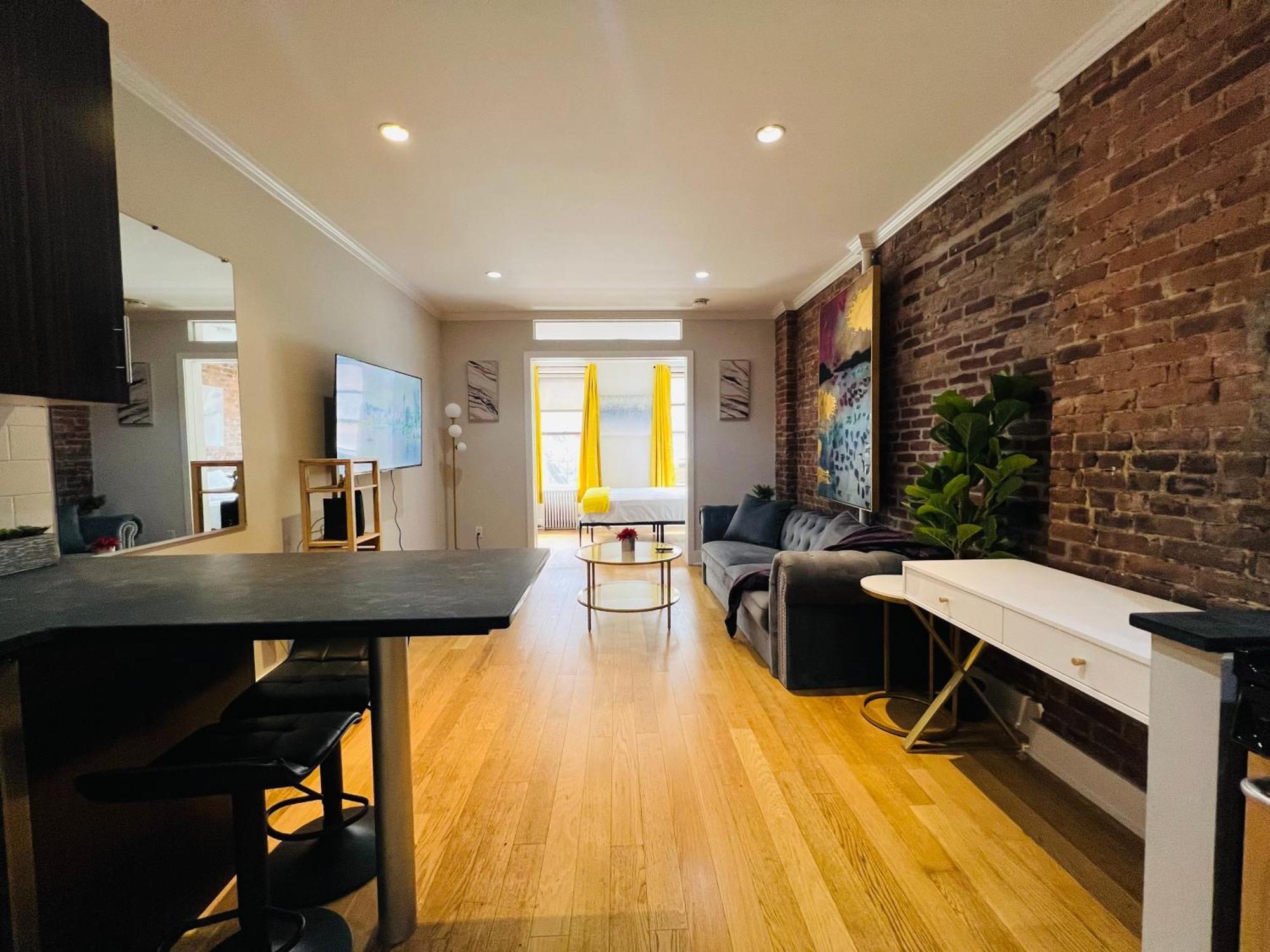 Midtown West By Times Square Apartment *