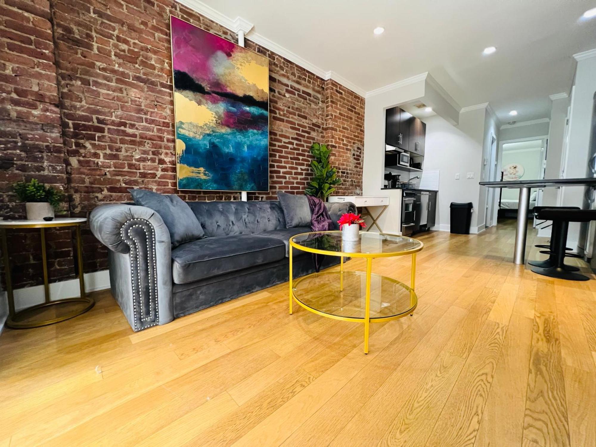 Midtown West By Times Square Apartment *