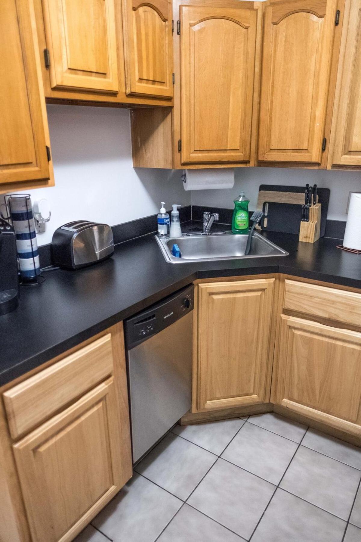 2br Near Mount Sinai & Metropolitan Hospitals Apartment *