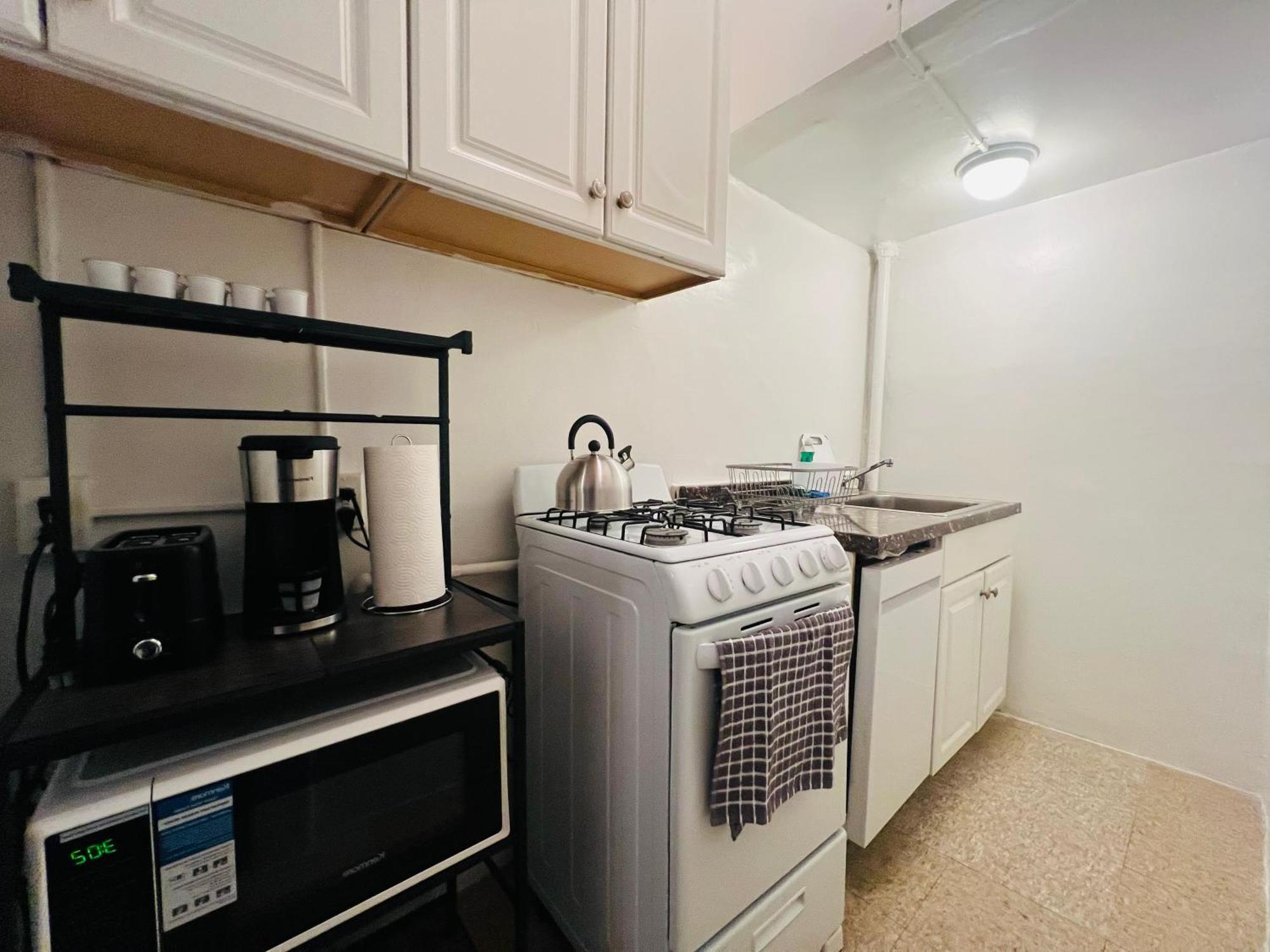 Midtown West By Times Square Apartment