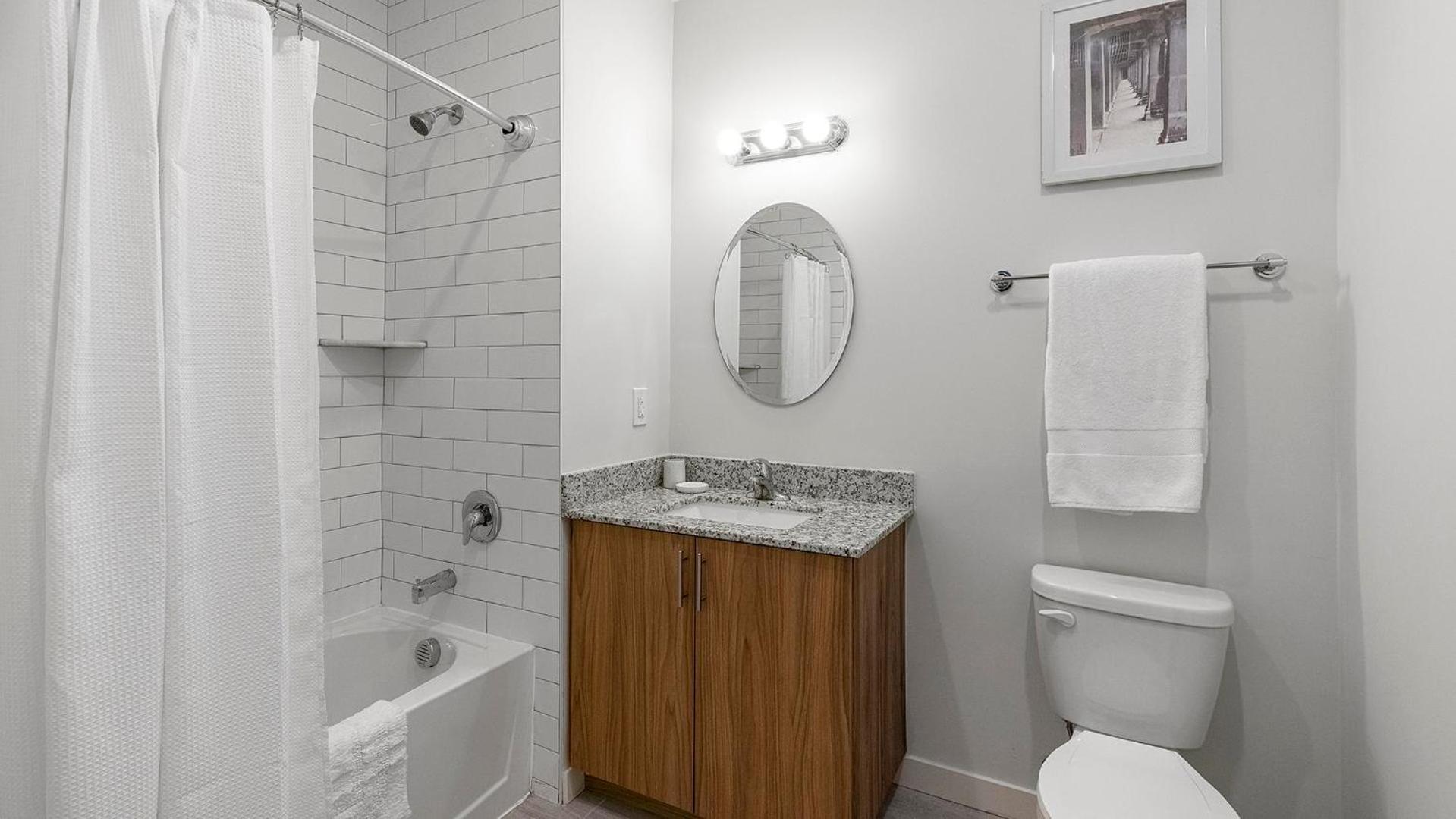 Landing Beautiful 2Bd Rooftop Lounge Courtyard Apartment *