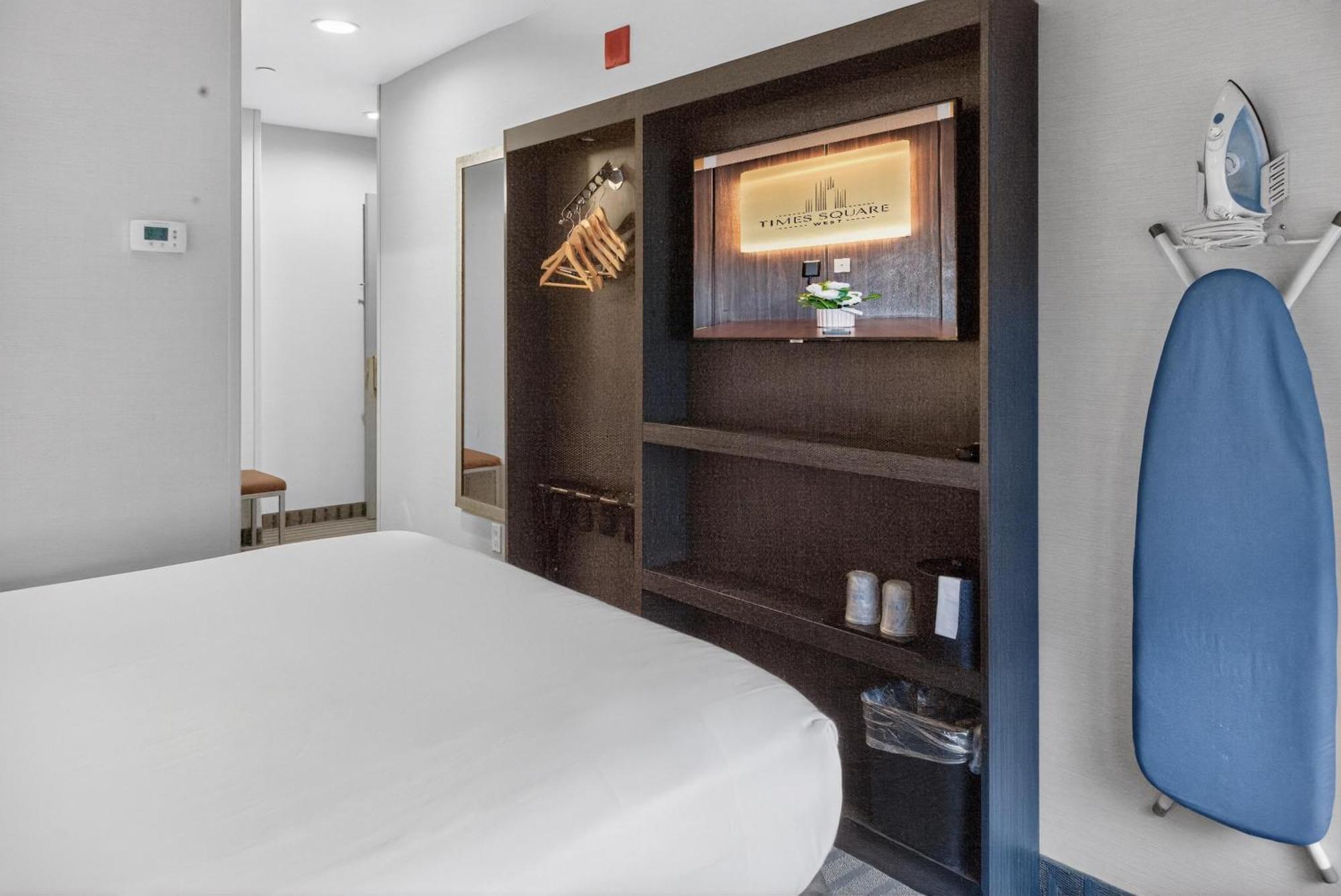 Times Square West Hotel, Bw Signature Collection 3* New York
