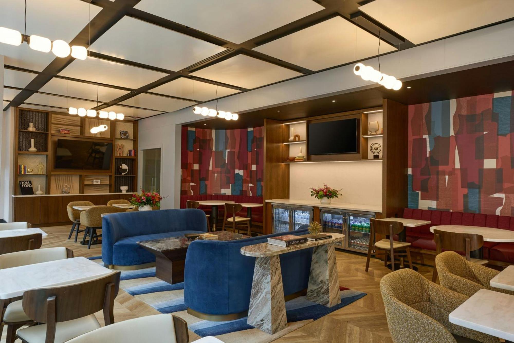 Renaissance Midtown 4*