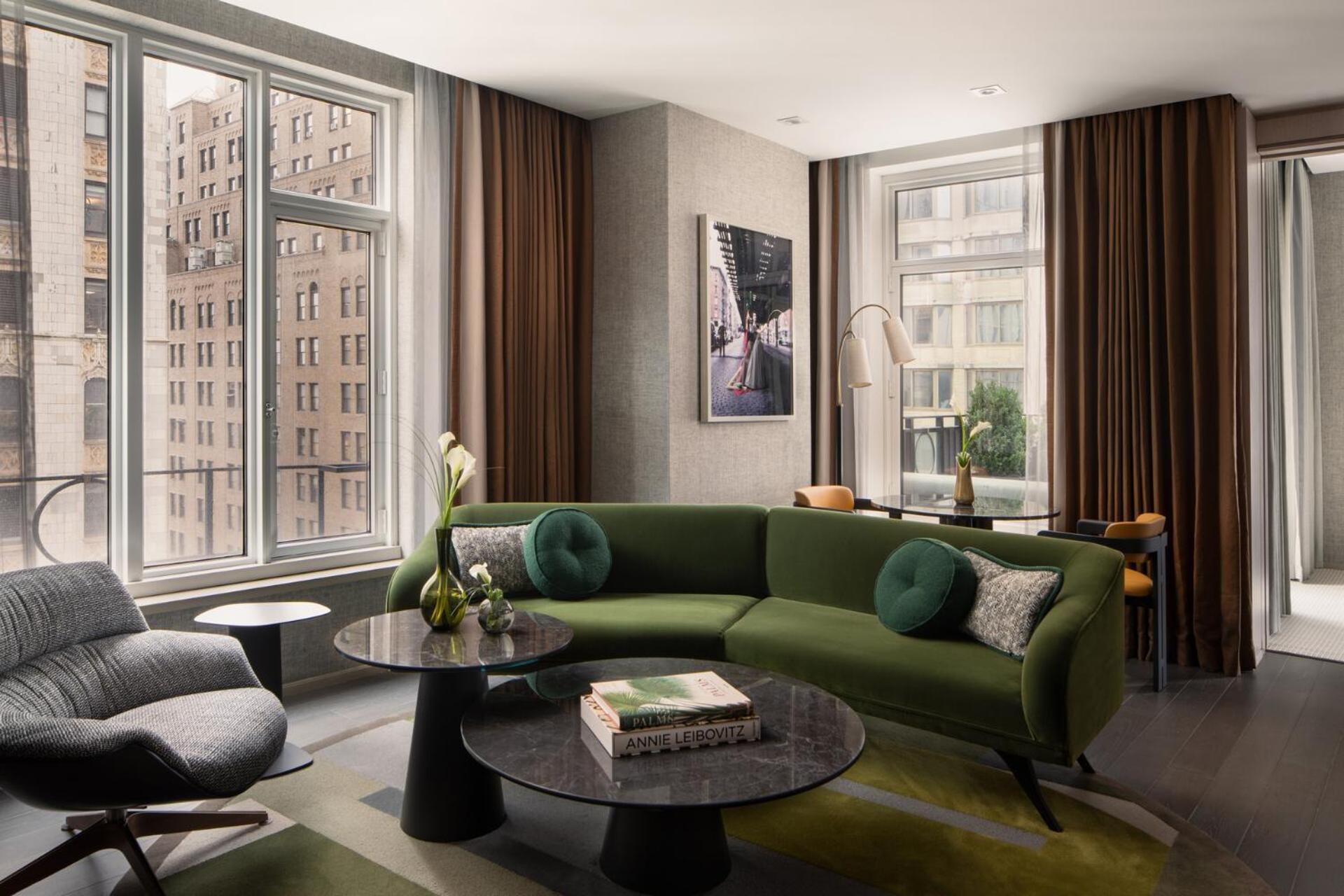 Four Seasons Downtown Hotel 5*