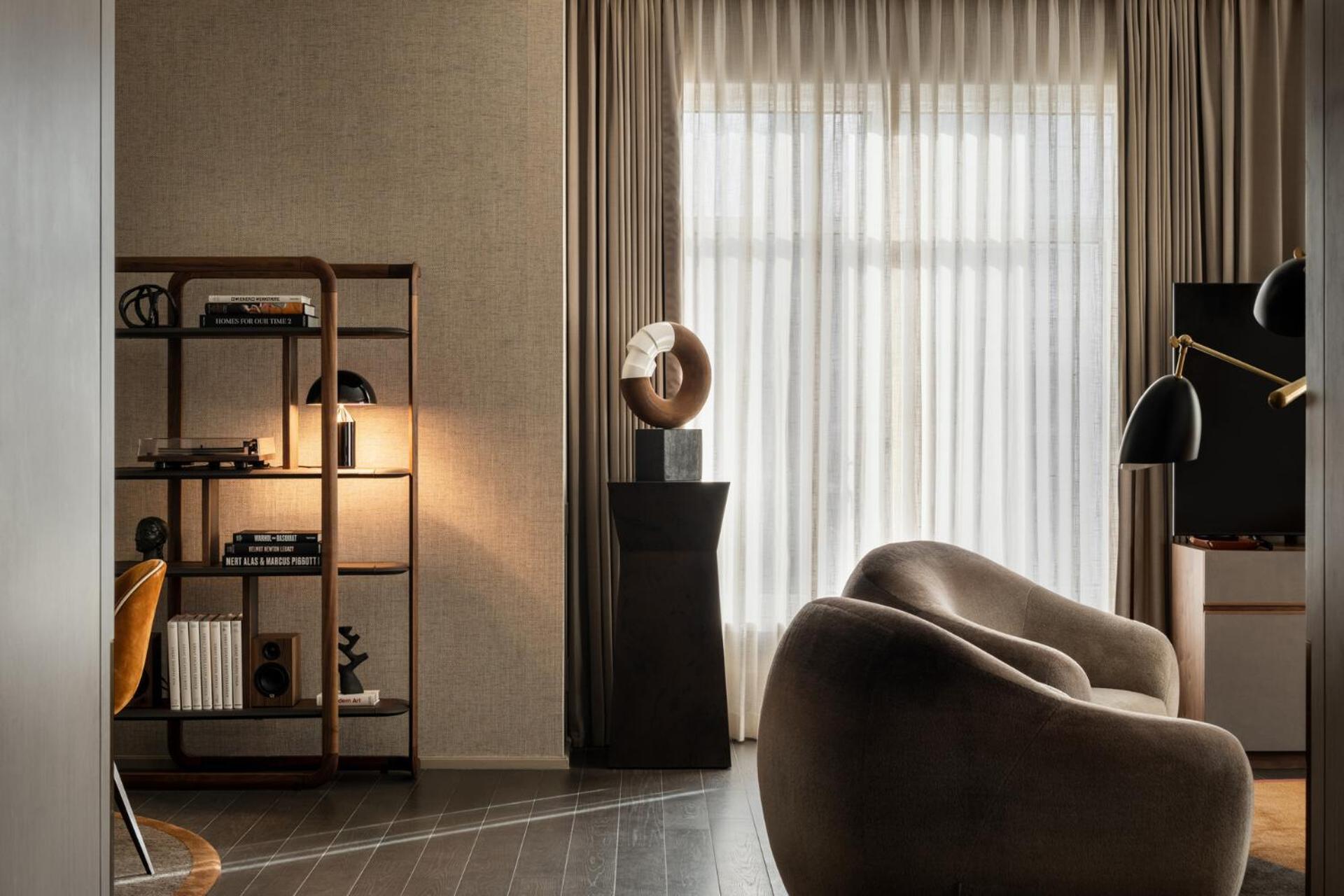 Four Seasons Downtown Hotel 5*
