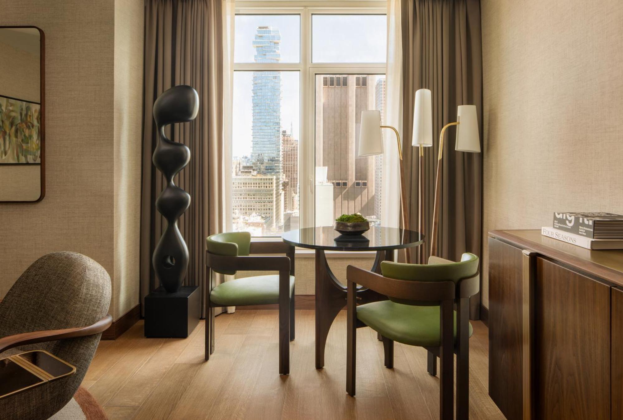 Four Seasons Downtown 5*