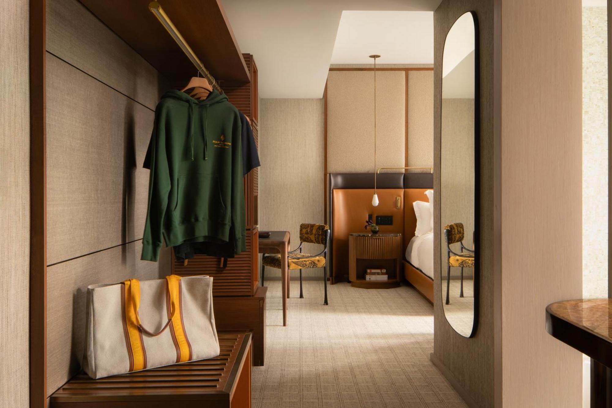 Four Seasons Downtown Hotel 5*