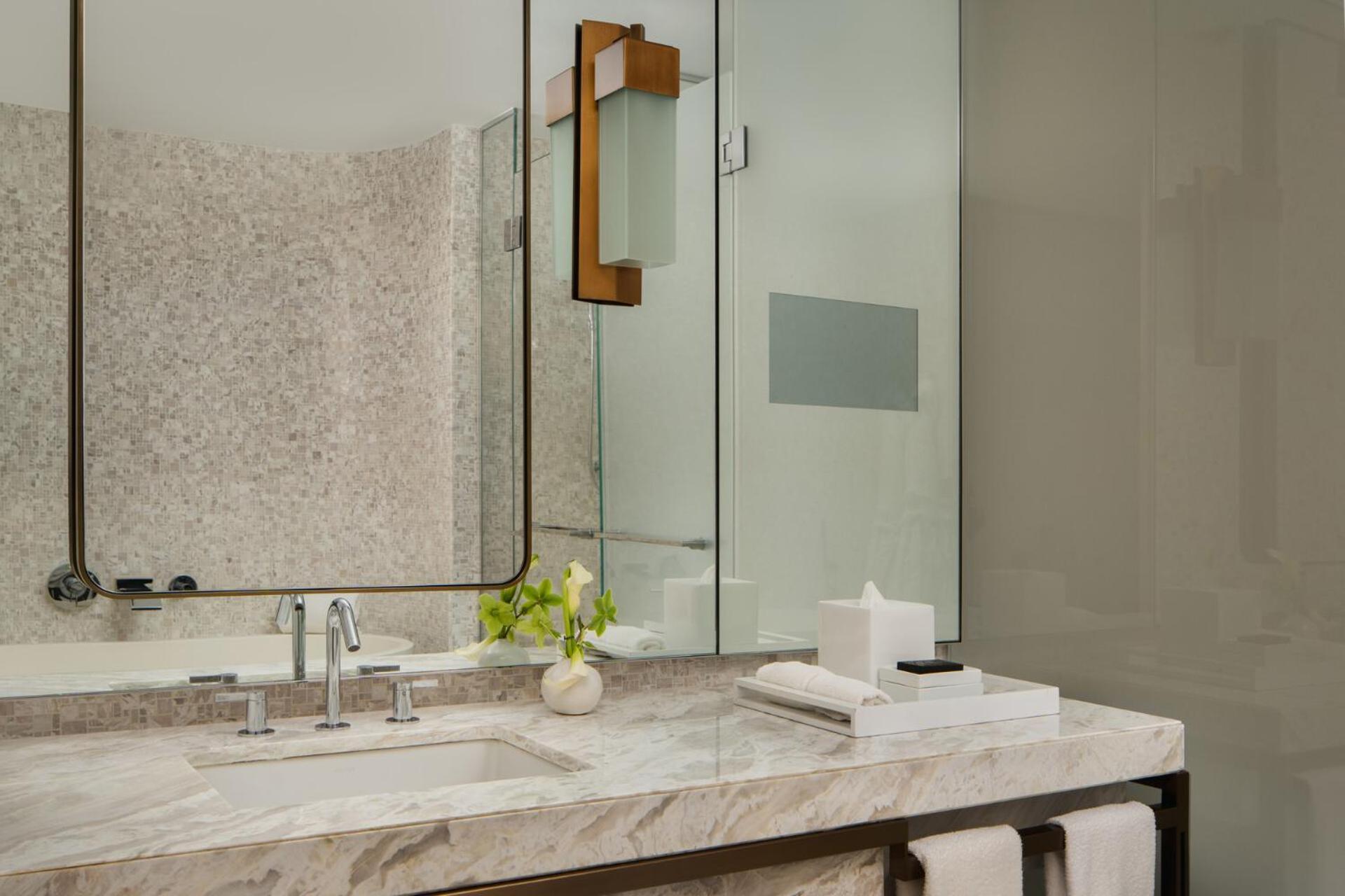 Four Seasons Downtown 5*