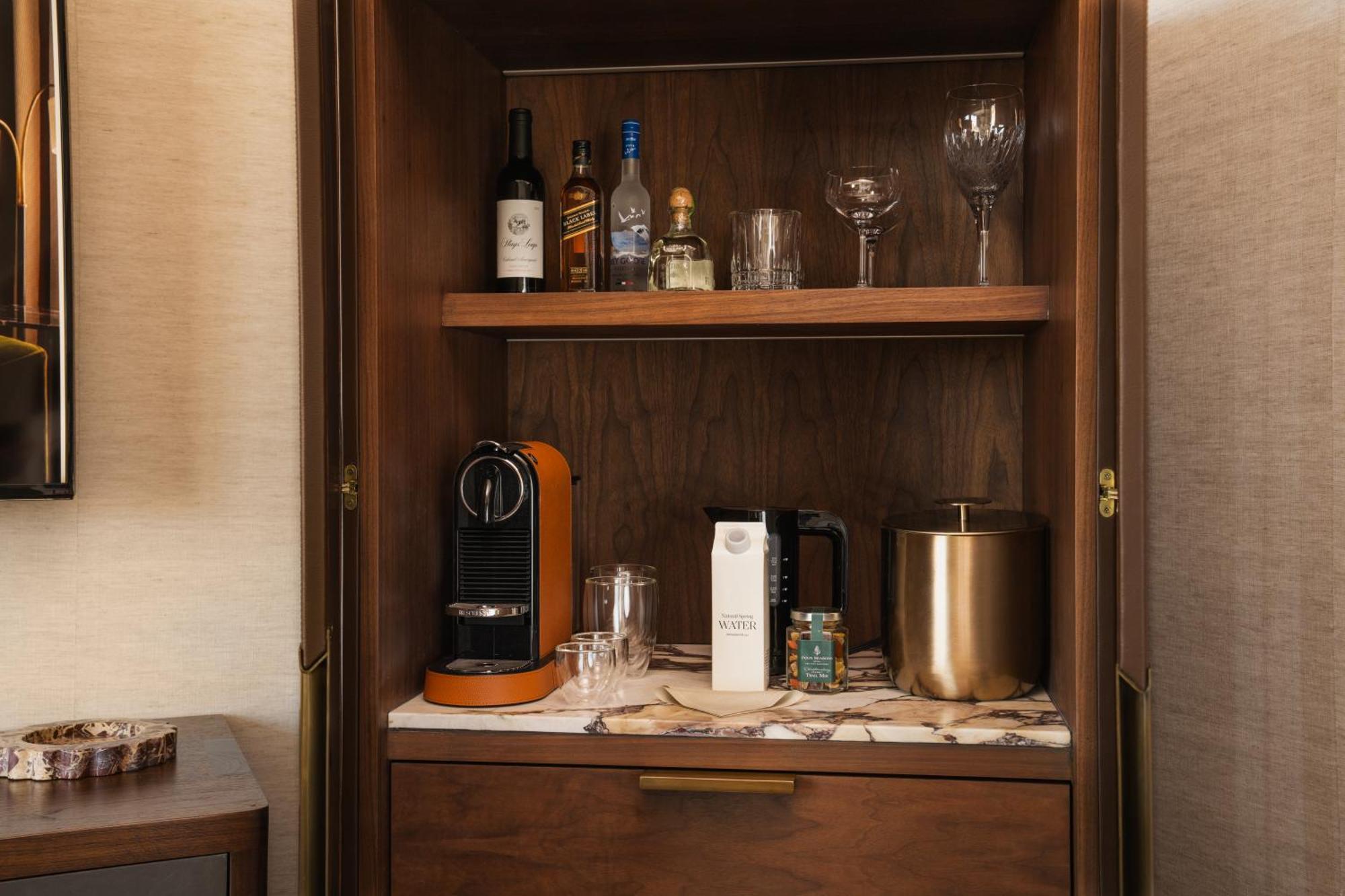 Four Seasons Downtown Hotel 5*