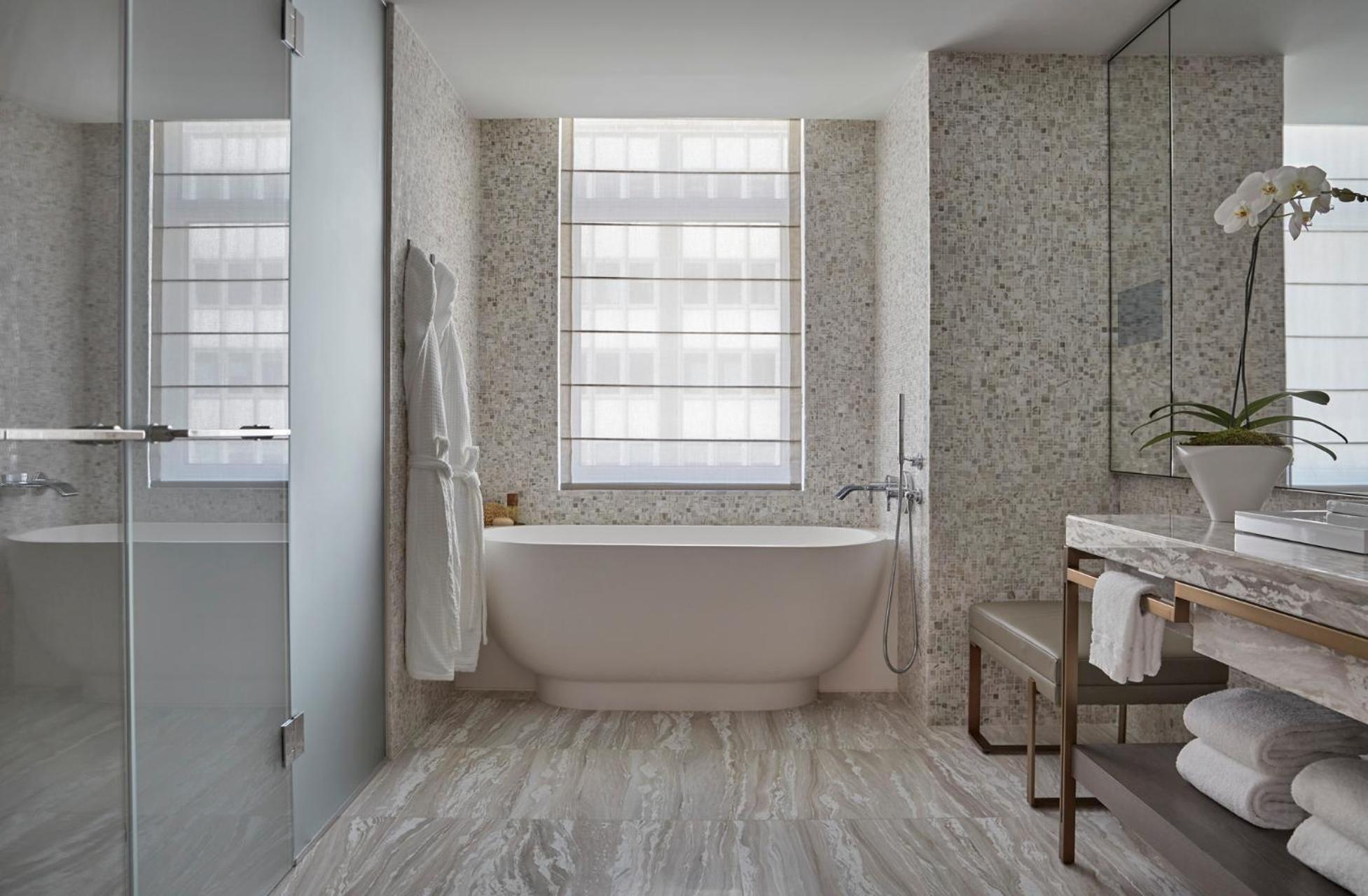 Four Seasons Downtown Hotel