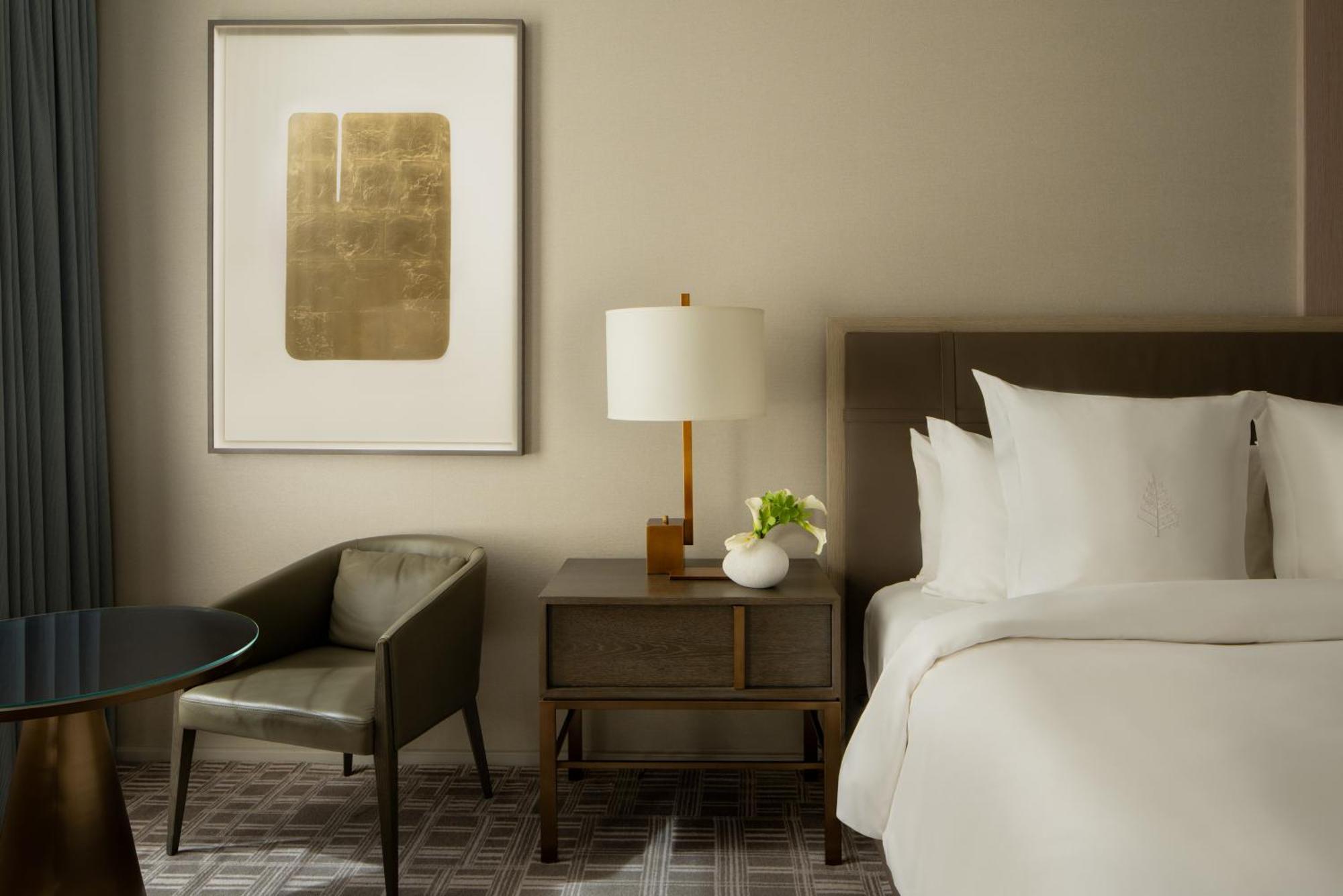 Four Seasons Downtown Hotel