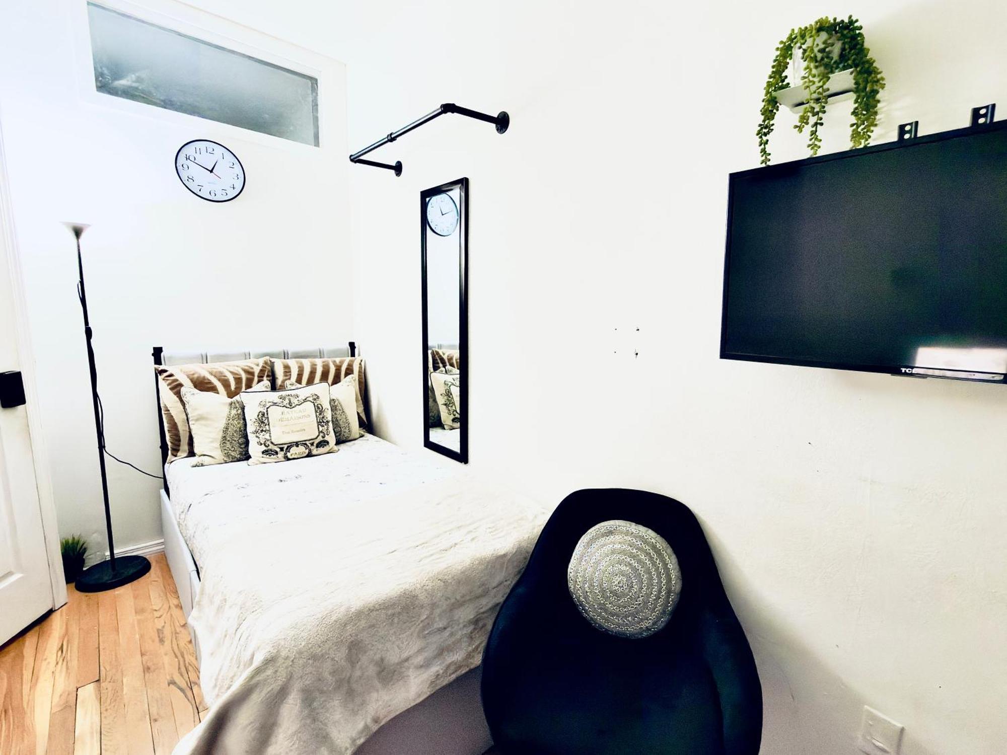 Ues Manhattan #1 In Shared Homestay *