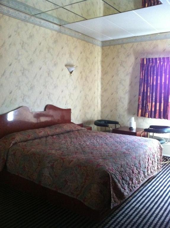 Linden Motor - Brooklyn Motel *