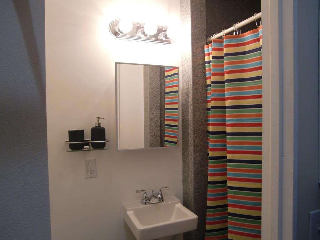 Midtown Manhattan Apartment *