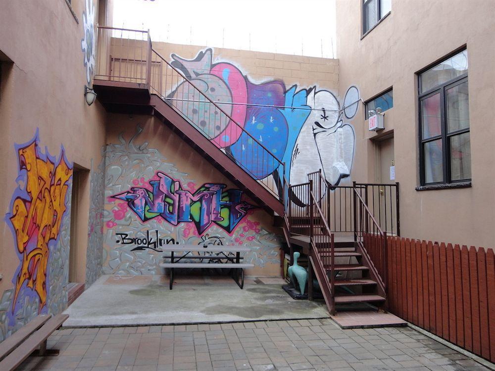 Auberge de jeunesse Ny Moore