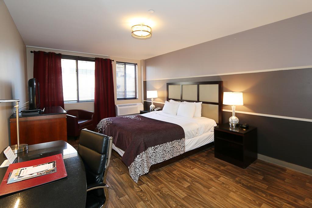 Vetiver / Manhattan Skyline Hotel 3*