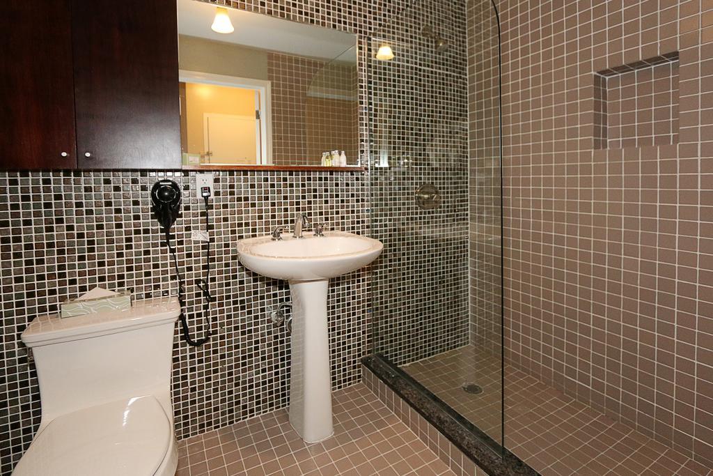 Vetiver / Manhattan Skyline Hotel