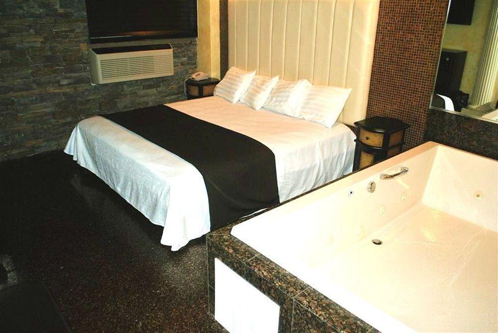 Motel Surfside Three New York