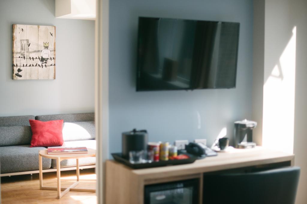 32 32 Hotel