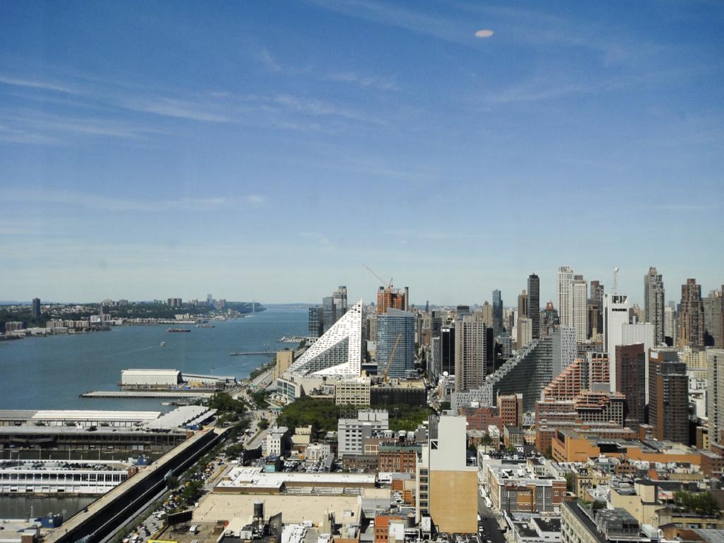 Apartment Global Luxury At Sky New York