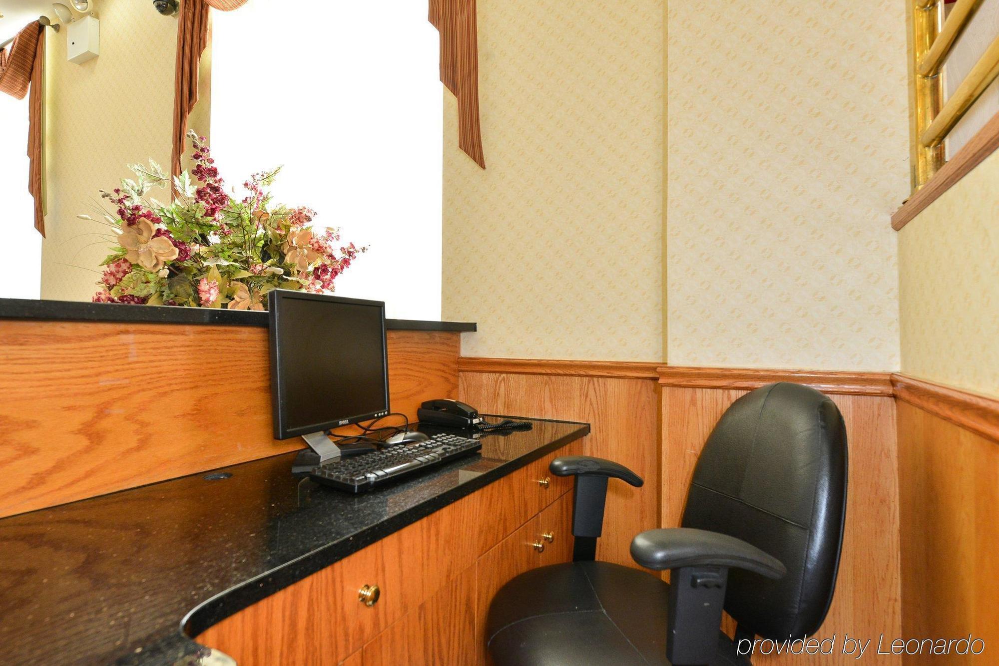 Lex View At Jfk Airport Hotel