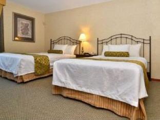 Western Queens Court 3*