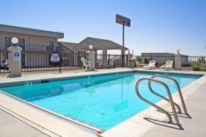 Western Queens Court 3* New York