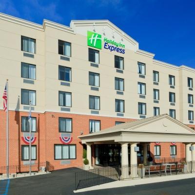 Country & By Radisson, Staten Island Hotel