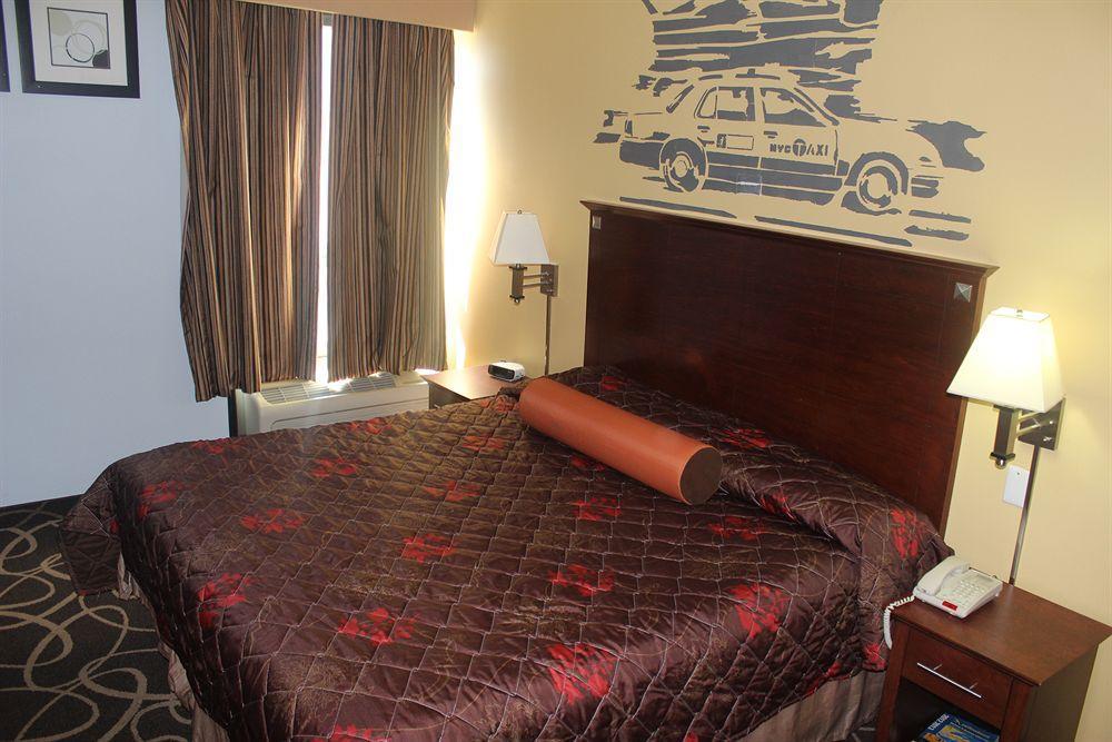 Howard Johnson Queens Village Hotel