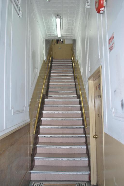 Bowery Grand Hostel *