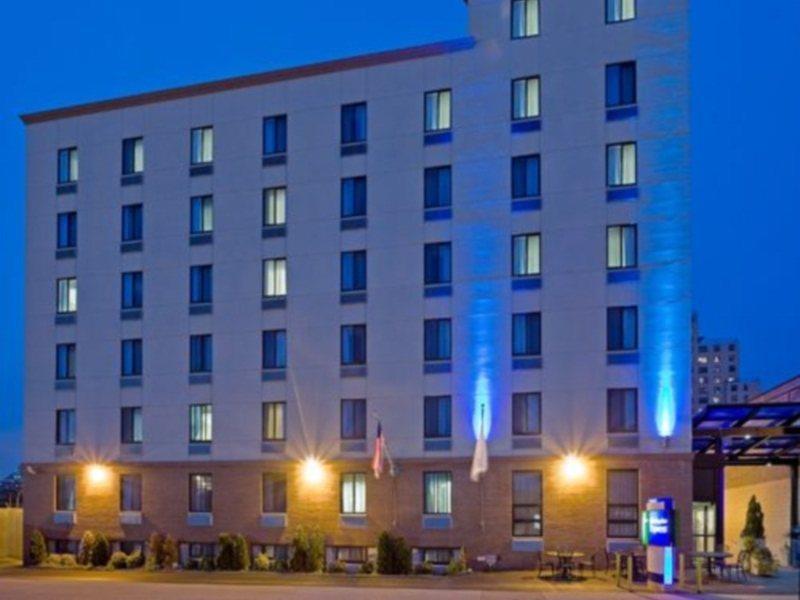 Hotel Express Brooklyn By Ihg