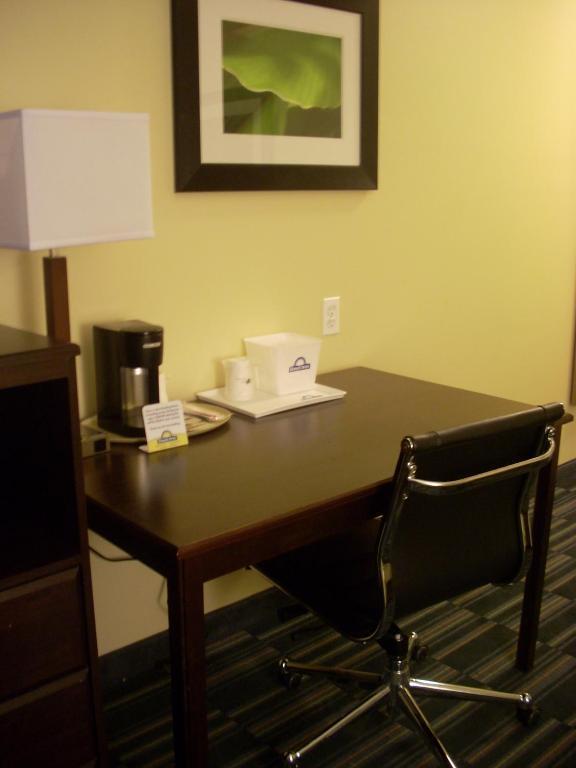 Days & By Wyndham Ozone Park/jfk Airport Hotel New York