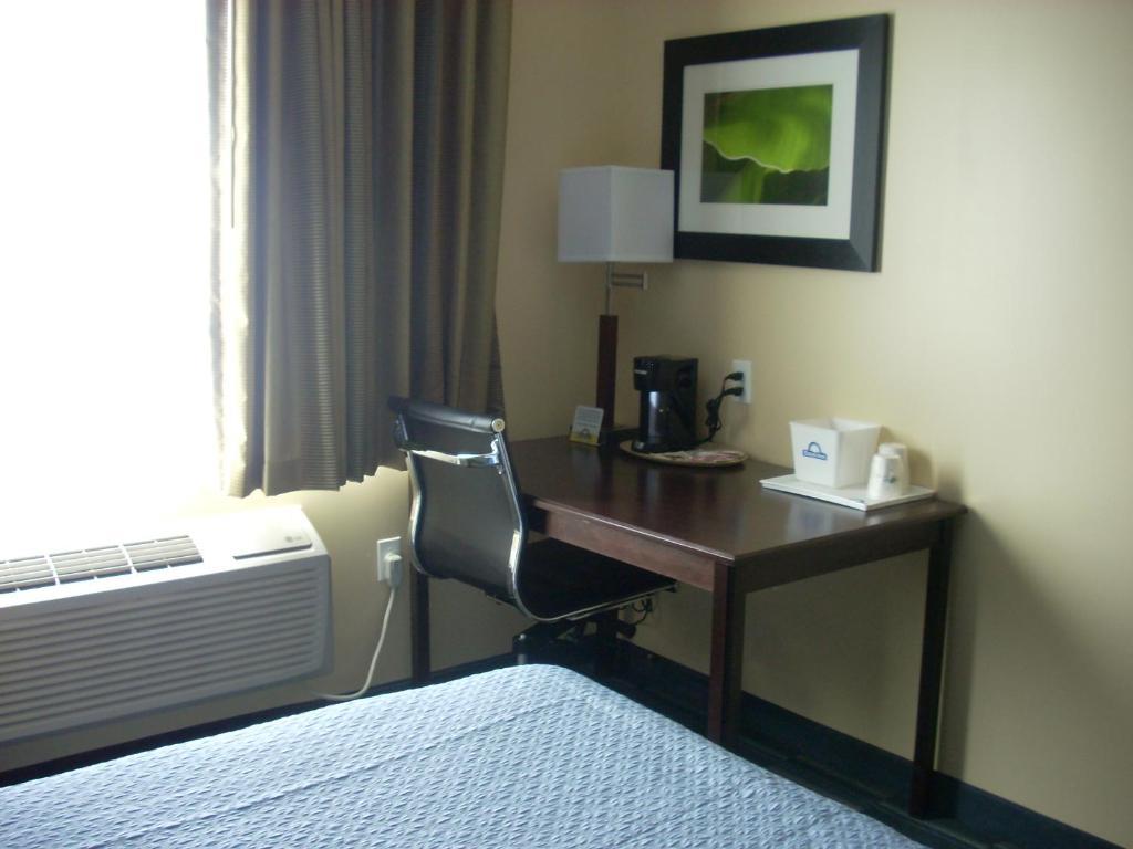 Days & By Wyndham Ozone Park/jfk Airport